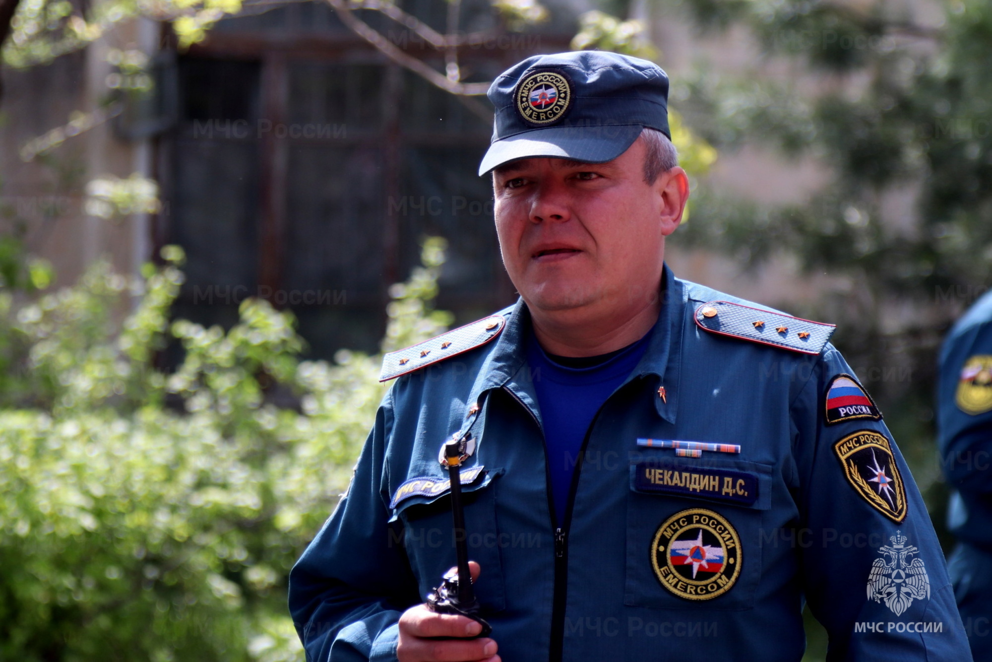 Биробиджанские пожарные проводили на пенсию водителя в лучших традициях  пожарной охраны - Новости - Главное управление МЧС России по Еврейской  автономной области